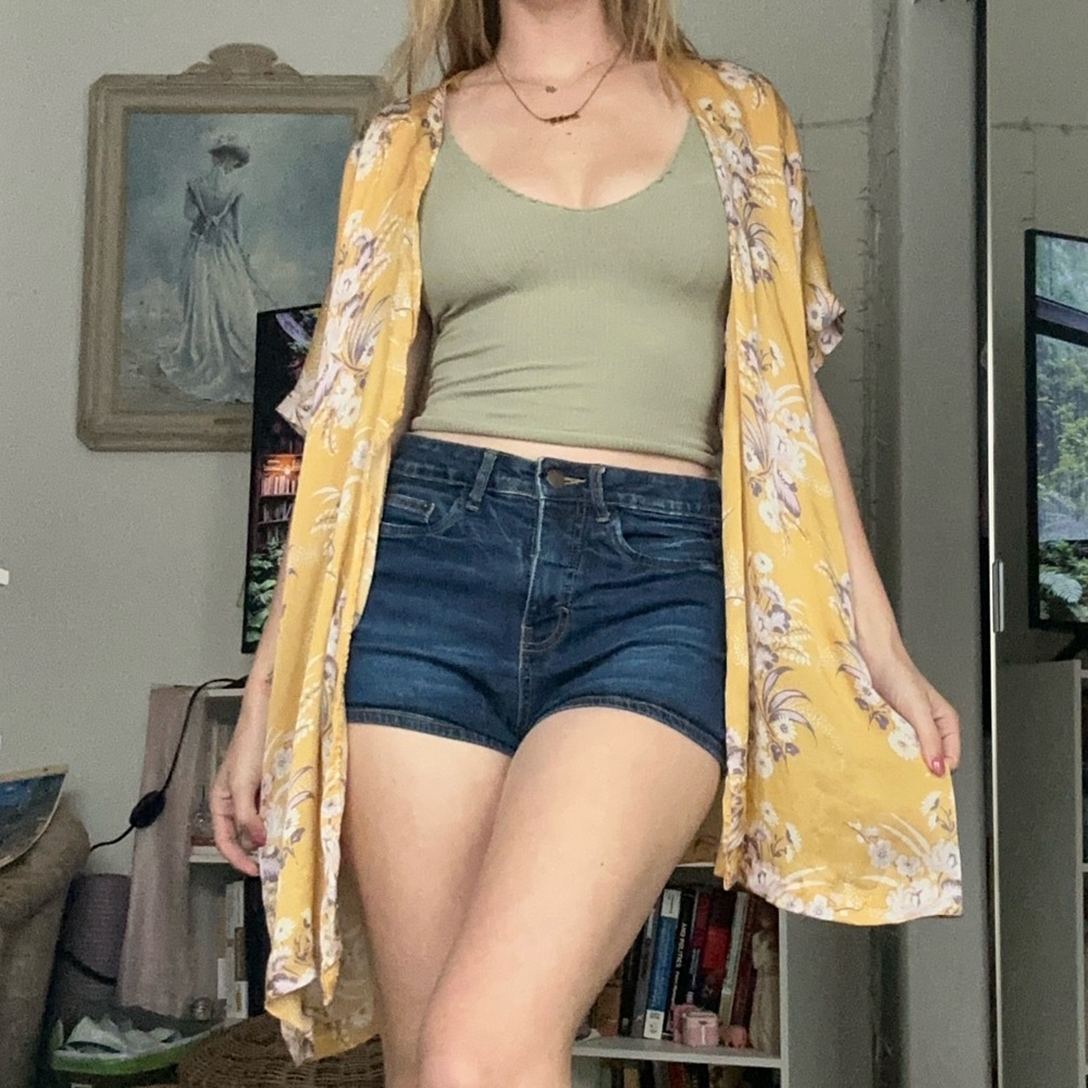 ☀️🌼 Vitamin A Yellow Floral Kimono Cardigan – One Size 🌼☀️ - Picture 6 of 7